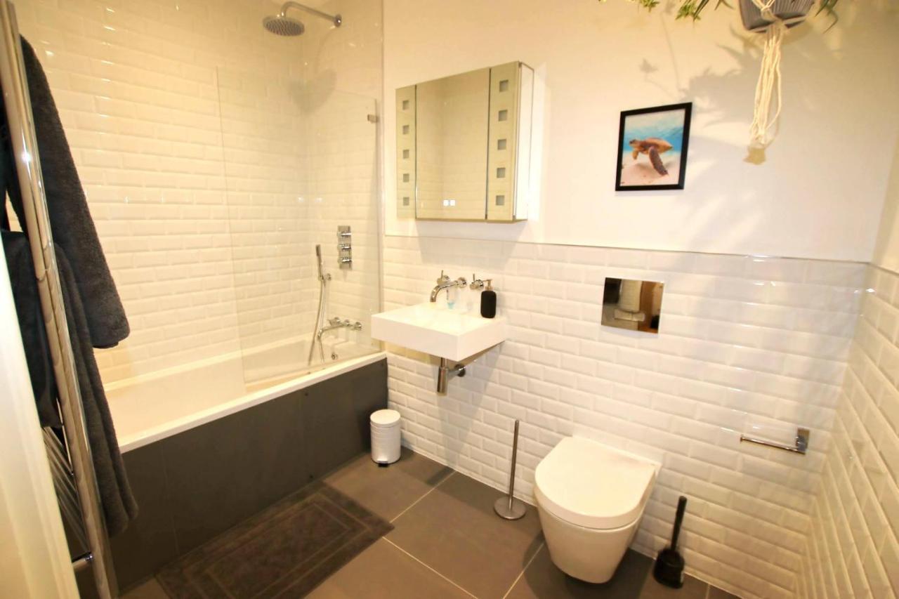 Modern Home For Small Groups By Stones Throw Apartments - Free Parking - Sea View Worthing Eksteriør bilde